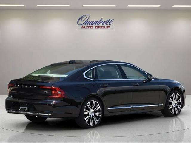 2025 Volvo S90 Sedan in Onyx Black Metallic thumbnail 7