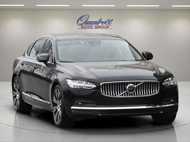 2025 Volvo S90 Sedan in Onyx Black Metallic thumbnail 8