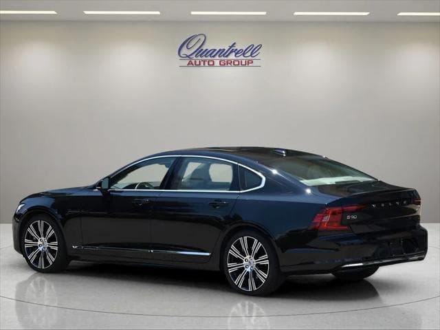 2025 Volvo S90 Sedan in Onyx Black Metallic thumbnail 11