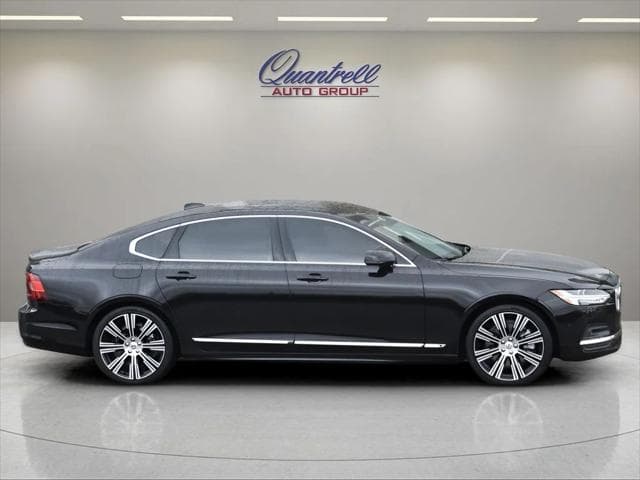 2025 Volvo S90 Sedan in Onyx Black Metallic thumbnail 12