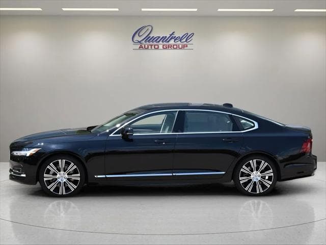 2025 Volvo S90 Sedan in Onyx Black Metallic thumbnail 13
