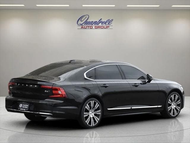 2025 Volvo S90 Sedan in Onyx Black Metallic thumbnail 16