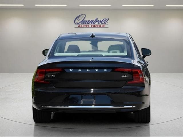 2025 Volvo S90 Sedan in Onyx Black Metallic thumbnail 18