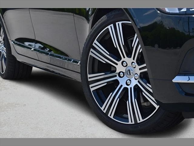 2025 Volvo S90 Sedan in Onyx Black Metallic thumbnail 19