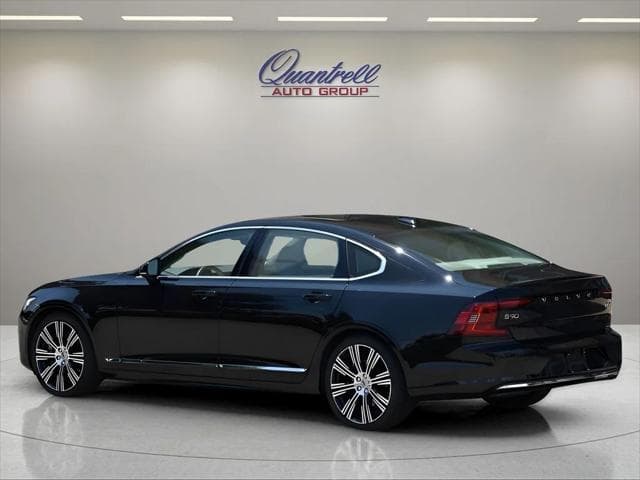 2025 Volvo S90 Sedan in Onyx Black Metallic thumbnail 22