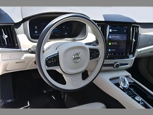 2025 Volvo S90 Sedan in Onyx Black Metallic thumbnail 23