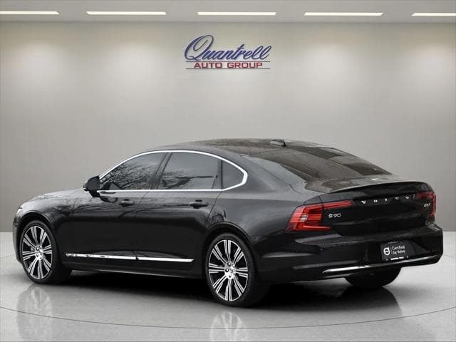 2025 Volvo S90 Sedan in Onyx Black Metallic thumbnail 24