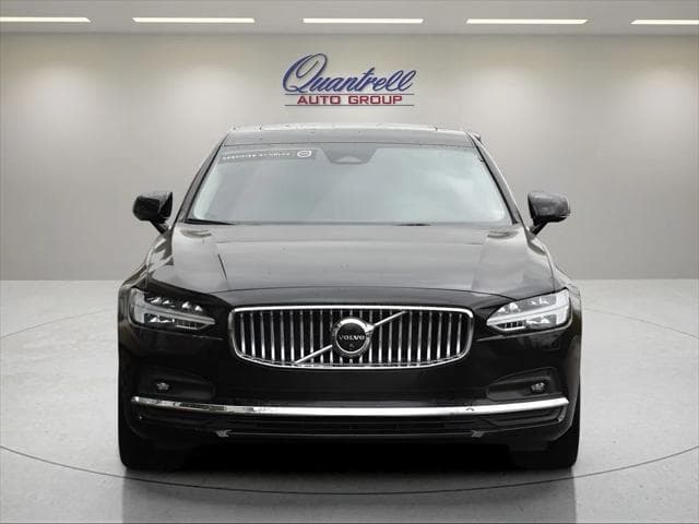 2025 Volvo S90 Sedan in Onyx Black Metallic thumbnail 36