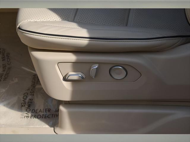 2023 Cadillac Escalade ESV SUV in Crystal White Tricoat thumbnail 35