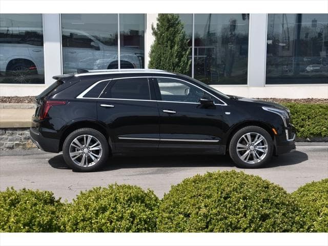2025 Cadillac XT5 SUV in Stellar Black Metallic thumbnail 3
