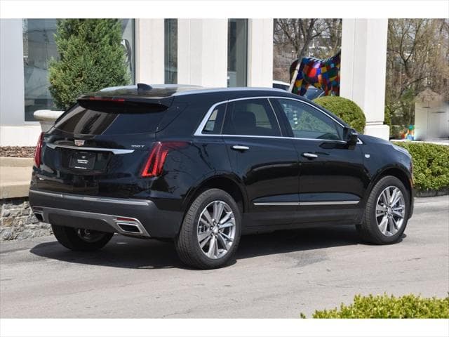 2025 Cadillac XT5 SUV in Stellar Black Metallic thumbnail 4