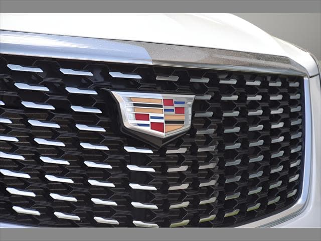 2025 Cadillac XT5 SUV in Crystal White Tricoat thumbnail 10