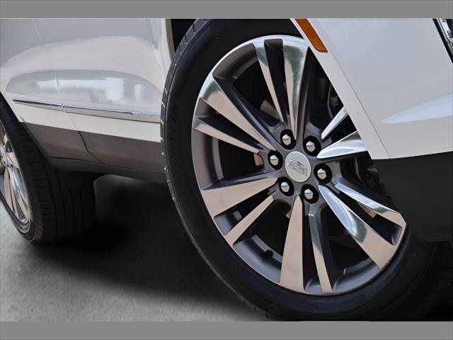 2025 Cadillac XT5 SUV in Crystal White Tricoat thumbnail 11