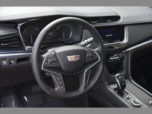 2025 Cadillac XT5 SUV in Crystal White Tricoat thumbnail 13