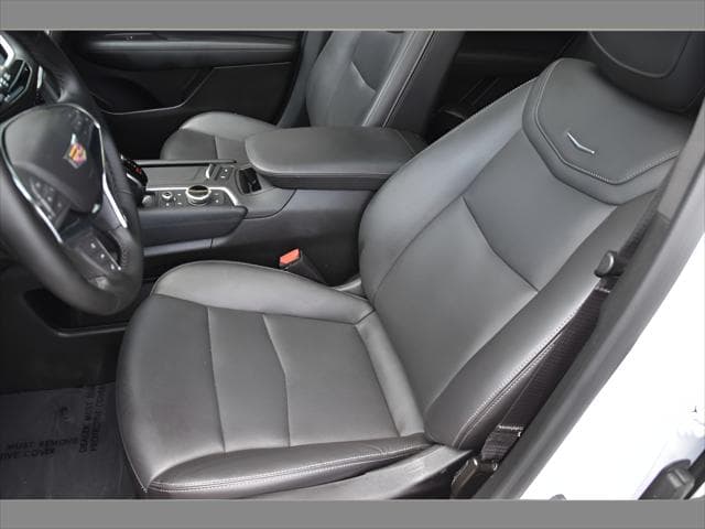 2025 Cadillac XT5 SUV in Crystal White Tricoat thumbnail 14