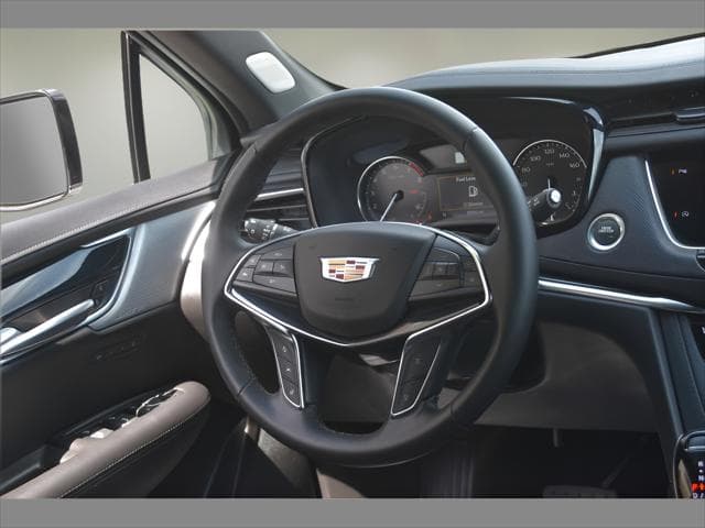 2025 Cadillac XT5 SUV in Crystal White Tricoat thumbnail 17