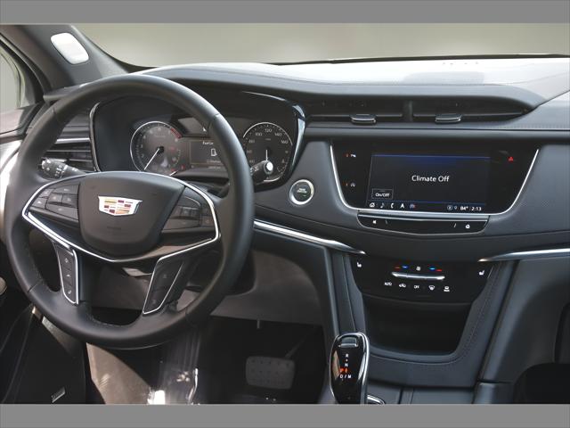 2025 Cadillac XT5 SUV in Crystal White Tricoat thumbnail 18