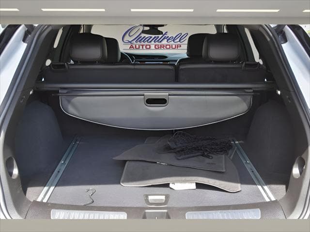2025 Cadillac XT5 SUV in Crystal White Tricoat thumbnail 24