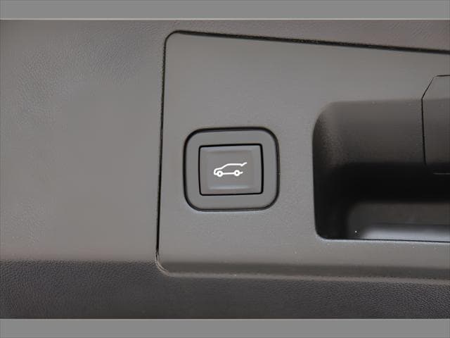 2025 Cadillac XT5 SUV in Crystal White Tricoat thumbnail 25