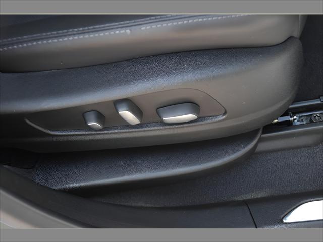 2025 Cadillac XT5 SUV in Crystal White Tricoat thumbnail 32