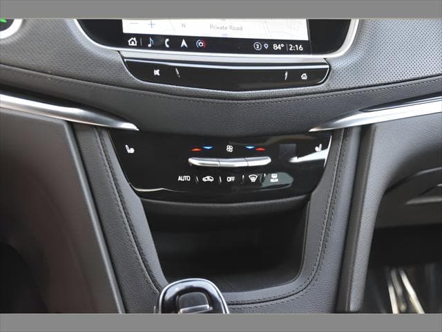 2025 Cadillac XT5 SUV in Crystal White Tricoat thumbnail 39