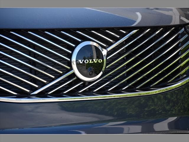 2026 Volvo XC90 Plug-In Hybrid SUV in Denim Blue Metallic thumbnail 10