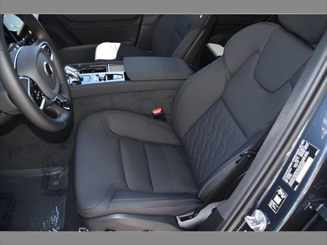 2026 Volvo XC90 Plug-In Hybrid SUV in Denim Blue Metallic thumbnail 13