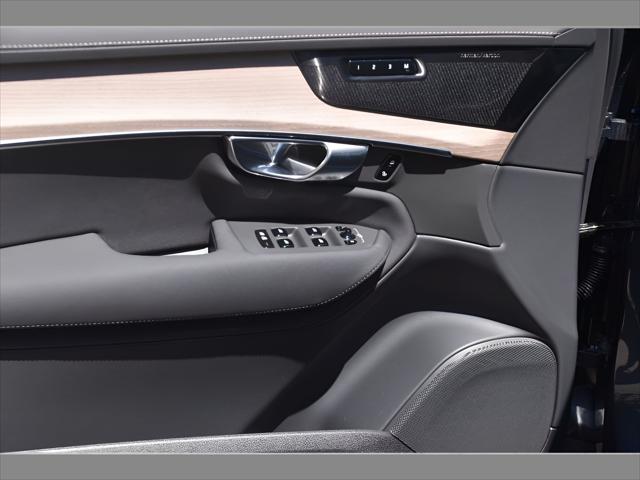 2026 Volvo XC90 Plug-In Hybrid SUV in Denim Blue Metallic thumbnail 26