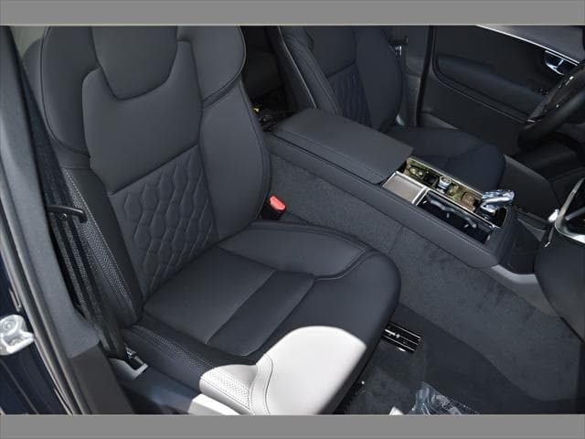 2026 Volvo XC90 Plug-In Hybrid SUV in Denim Blue Metallic thumbnail 31