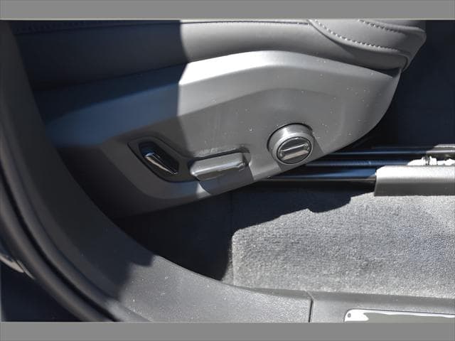2026 Volvo XC90 Plug-In Hybrid SUV in Denim Blue Metallic thumbnail 32