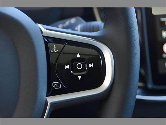 2026 Volvo XC90 Plug-In Hybrid SUV in Denim Blue Metallic thumbnail 35