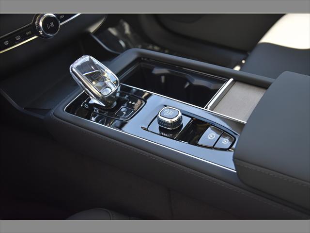 2026 Volvo XC90 Plug-In Hybrid SUV in Denim Blue Metallic thumbnail 36