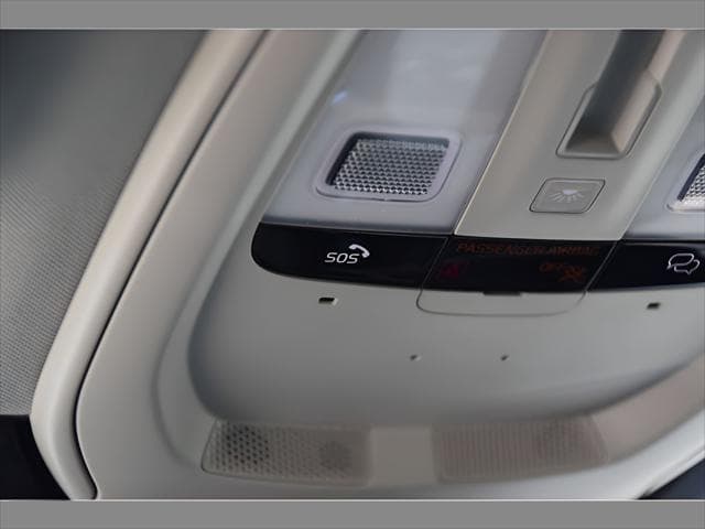 2026 Volvo XC90 Plug-In Hybrid SUV in Denim Blue Metallic thumbnail 38