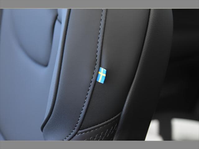 2026 Volvo XC90 Plug-In Hybrid SUV in Denim Blue Metallic thumbnail 40