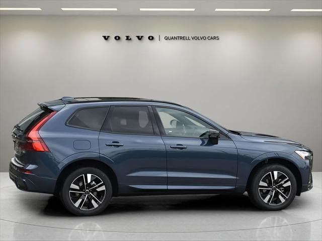 2026 Volvo XC60 SUV in Denim Blue Metallic thumbnail 3