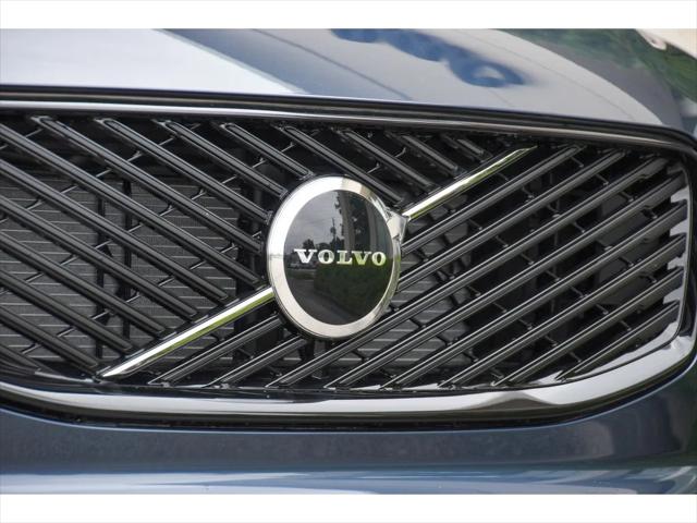 2026 Volvo XC60 SUV in Denim Blue Metallic thumbnail 11