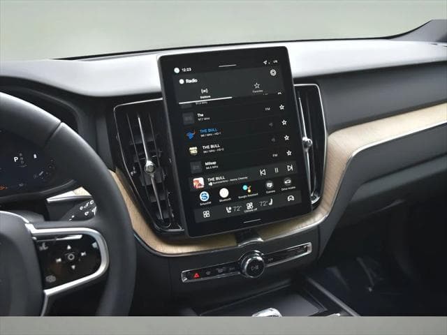 2026 Volvo XC60 SUV in Denim Blue Metallic thumbnail 19
