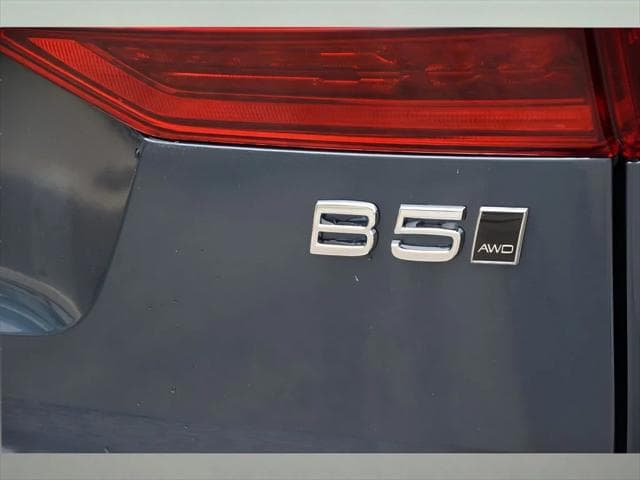 2026 Volvo XC60 SUV in Denim Blue Metallic thumbnail 26