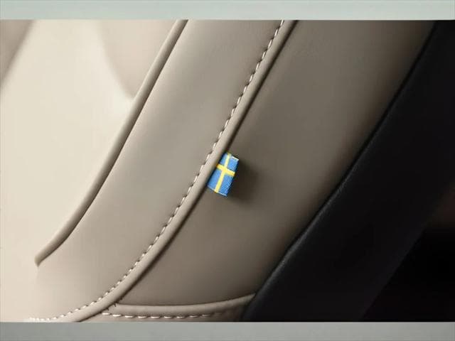 2026 Volvo XC60 SUV in Denim Blue Metallic thumbnail 34