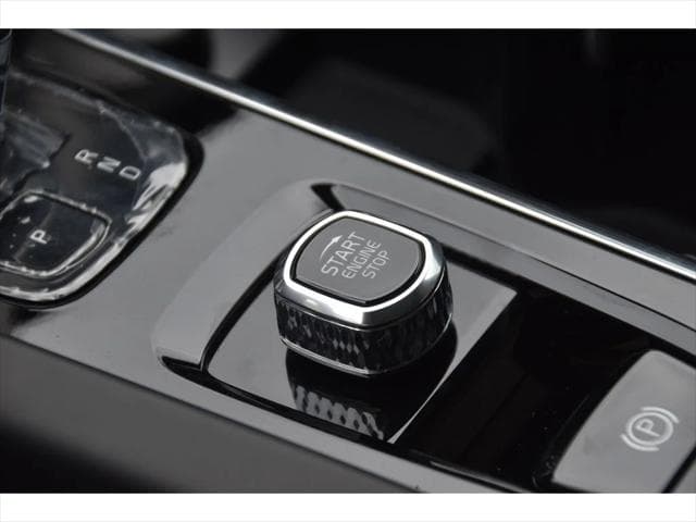 2026 Volvo XC60 SUV in Denim Blue Metallic thumbnail 36