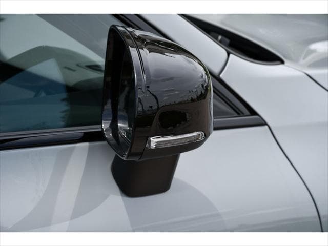 2026 Volvo XC60 Plug-In Hybrid SUV in Vapour Grey Metallic thumbnail 29