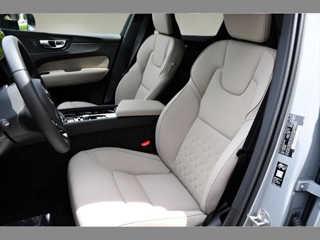 2026 Volvo XC60 Plug-In Hybrid SUV in Vapour Grey Metallic thumbnail 13