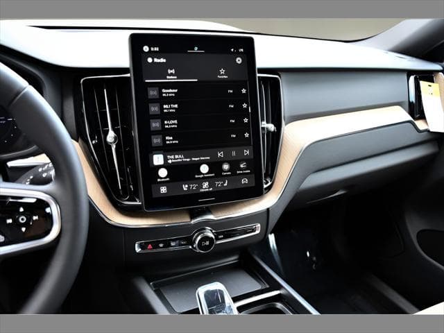2026 Volvo XC60 Plug-In Hybrid SUV in Vapour Grey Metallic thumbnail 18