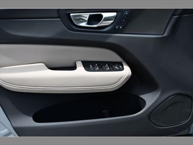 2026 Volvo XC60 Plug-In Hybrid SUV in Vapour Grey Metallic thumbnail 25