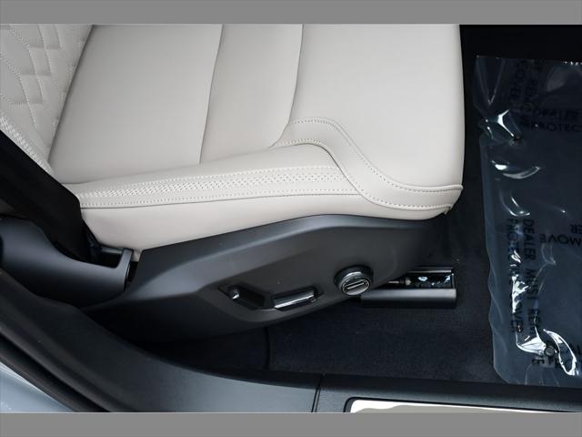 2026 Volvo XC60 Plug-In Hybrid SUV in Vapour Grey Metallic thumbnail 31