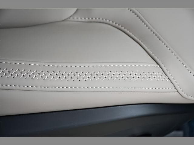 2026 Volvo XC60 Plug-In Hybrid SUV in Vapour Grey Metallic thumbnail 32