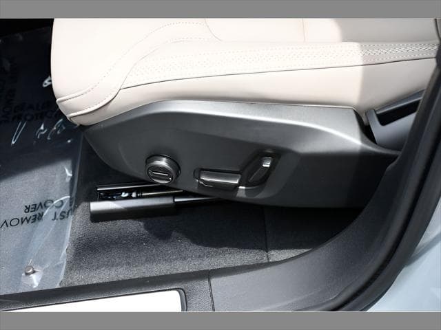 2026 Volvo XC60 Plug-In Hybrid SUV in Vapour Grey Metallic thumbnail 33