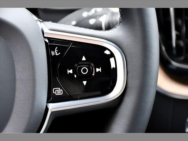 2026 Volvo XC60 Plug-In Hybrid SUV in Vapour Grey Metallic thumbnail 34