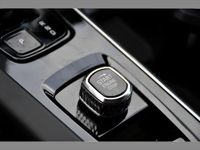 2026 Volvo XC60 Plug-In Hybrid SUV in Vapour Grey Metallic thumbnail 36
