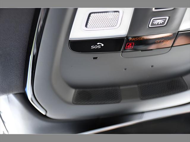 2026 Volvo XC60 Plug-In Hybrid SUV in Vapour Grey Metallic thumbnail 38
